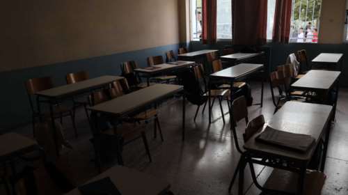 Βόλος: Μαθητής χαιρέτισε ναζιστικά σε εκδήλωση για το Ολοκαύτωμα - Φώναξε &quot;Χάιλ Χίτλερ&quot;