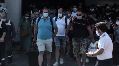 Κορονοϊός: Καθημερινοί πλέον οι έλεγχοι σε Πειραιά και Ραφήνα για τους εκδρομείς που επιστρέφουν- Αρνητικά τα χθεσινά τεστ