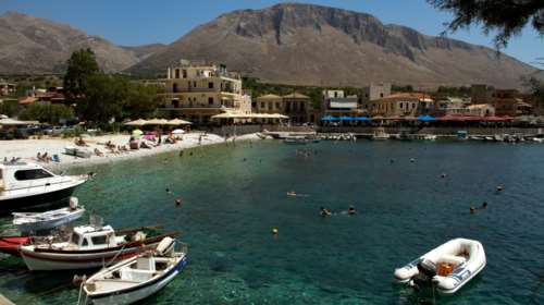 Αίθριος καιρός και καλοκαιρία με λίγες τοπικές βροχές σε όλη τη χώρα