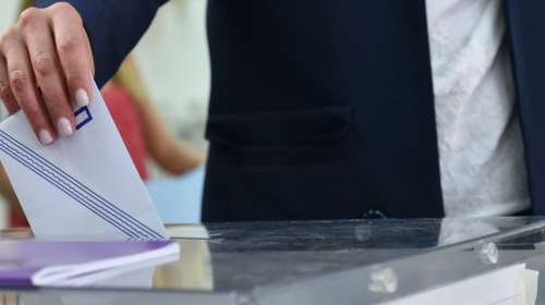 Δημοσκόπηση Metron Analysis: Μικρή άνοδος για ΝΔ, ο Μητσοτάκης κερδίζει τον &quot;Κανένα&quot; - Η Κωνσταντοπούλου &quot;απειλεί&quot; τον ΣΥΡΙΖΑ