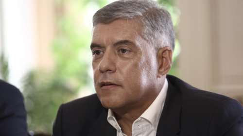 Σε γιορτή χαλβά στα Φάρσαλα ο Αγοραστός μία ημέρα πριν την κακοκαιρία Daniel - Κόντρα με Καραμέρο on air [βίντεο]