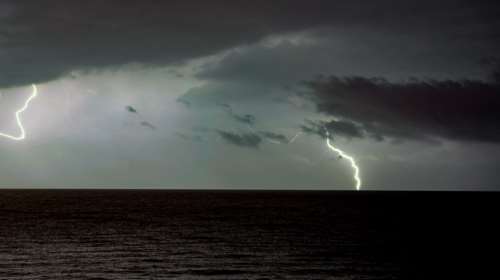 Meteo: Έρχεται ψυχρό μέτωπο με θυελλώδεις ανέμους και τοπικές βροχές
