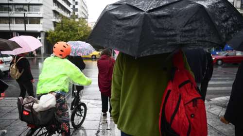 Καιρός: Με βροχές και χιονόνερο ξεκινά η εβδομάδα - Παραμένει χαμηλή η θερμοκρασία