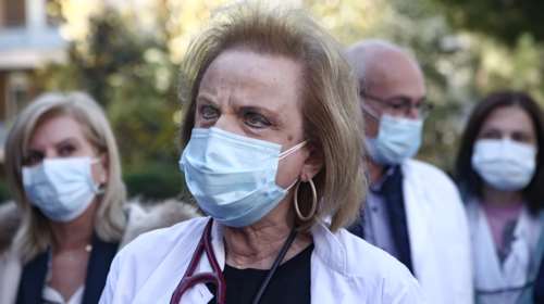 Παγώνη: Να φοράμε διπλή μάσκα σε χώρους με συνωστισμό