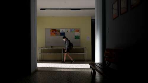 &quot;Έσωσα το παιδάκι μου&quot;: Συγκλονίζει ο πατέρας μαθήτριας που κατήγγειλε τον 48χρονο δάσκαλο [βίντεο]