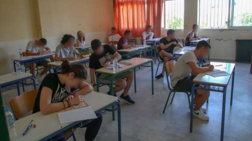 Πανελλαδικές 2025: Το μήνυμα της υπουργού Παιδείας προς τους υποψήφιους - &quot;Κλείστε τα μάτια και ονειρευτείτε...&quot;