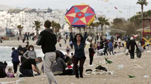 Ο καιρός την Καθαρά Δευτέρα: Καλοκαίρι μέχρι την Παρασκευή - Από Κυριακή δυνατοί νοτιάδες και μεταφορά σκόνης