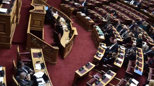 Γάμος ομόφυλων ζευγαριών: Τρεις ενστάσεις αντισυνταγματικότητας από Ελληνική Λύση, Νίκη και Σπαρτιάτες