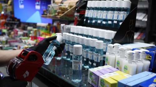 H κατάρρευση των αντισηπτικών από τα ράφια των σούπερ μάρκετ
