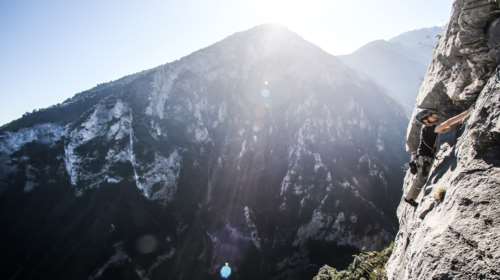 Ολυμπος: Στο νοσοκομείο ορειβάτης που τραυματίστηκε στα 2.100 μέτρα