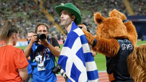 &quot;Τώρα είναι έγκυρο ή να το πηδήξει και με... γόβες;&quot; - Αποθέωση στο Twitter για το νέο ρεκόρ του Τεντόγλου