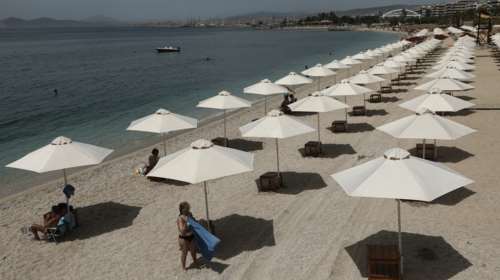 Ξεκινούν οι έλεγχοι στις παραλίες για αυθαιρεσίες - Πρόστιμα έως 60.000 ευρώ και "λουκέτο" σε επιχειρήσεις