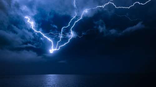 Σκηνικό ανατροπής του καιρού: Έπεσαν 4.700 κεραυνοί - Πτώση της θερμοκρασίας την Κυριακή [χάρτες]