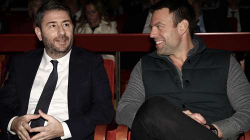 Συνάντηση Κασσελάκη - Ανδρουλάκη στο Ίδρυμα &quot;Σταύρος Νιάρχος&quot; - Έκατσαν δίπλα-δίπλα σε απονομή βραβείων [Εικόνες]