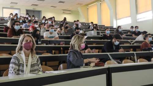 Πανεπιστήμια: Πότε ξεκινά η διαγραφή των &quot;αιώνιων&quot; φοιτητών - Τι ισχύει για την Ελάχιστη Βάση στα μη κρατικά ΑΕΙ