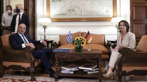 Δένδιας σε Μπέρμποκ: &quot;Μην πουλήσετε υποβρύχια στην Τουρκία&quot;- Εθεσε και θέμα γερμανικών αποζημιώσεων [βίντεο]