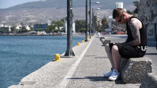 Κως: Ολλανδοί τουρίστες τα έκαναν &quot;γυαλιά καρφιά&quot; - Έσπασαν πινακίδες, προκάλεσαν φθορές σε κάδους