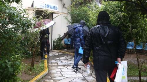 Το φιάσκο με το φαρμακείο του ΕΟΠΥΥ στην Αλεξάνδρας, οι ουρές ασθενών με σοβαρές νόσους και τα μέτρα που έπρεπε να είχαν έρθει
