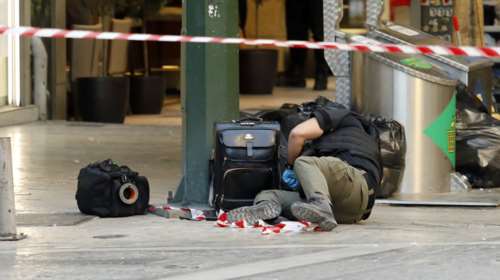 Λήξη συναγερμού στο Σύνταγμα: Εντοπίστηκε βαλίτσα με ύποπτο περιεχόμενο - Τελικά περιείχε χαρτόκουτα