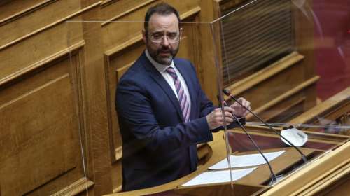 Απίστευτη δήλωση Μαραβέγια στη Βουλή: Πολιτικοί πίθηκοι ουρλιάζουν και έτσι νομίζουν ότι θα τους φοβηθούμε [βίντεο]