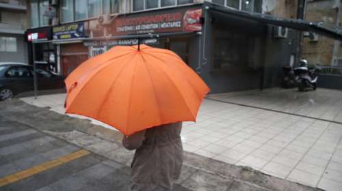 Μουντός ο καιρός την Κυριακή: Βροχές και σποραδικές καταιγίδες και στην Αθήνα