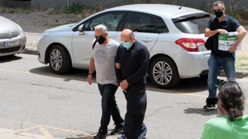 Αγρίνιο: 19χρονη βρέθηκε κρυμμένη σε ντουλάπα στο σπίτι του ιερέα - Σοκ με το ημερολόγιό της για τον &quot;πατερούλη&quot;