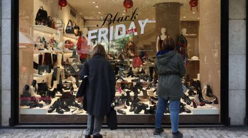 Σήμερα η &quot;Black Friday&quot;: Κορυφώνονται οι προσφορές - Τι να προσέξουν οι καταναλωτές