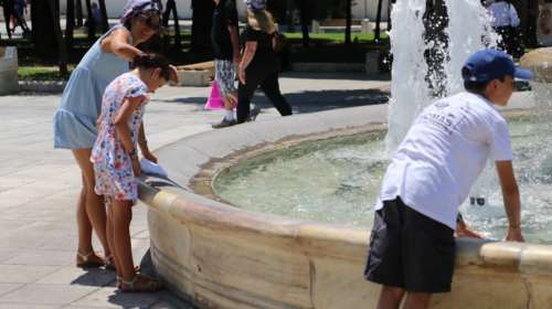 Καιρός: Ζέστη σήμερα, μέχρι 35 βαθμούς η θερμοκρασία - Πού θα σημειωθούν μπόρες