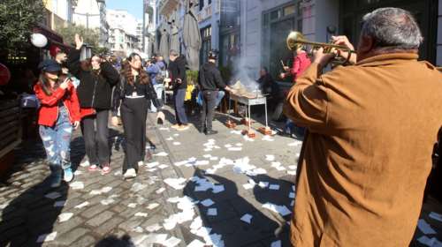 Σε ρυθμούς Τσικνοπέμπτης τα Λαδάδικα στη Θεσσαλονίκη - Δείτε εικόνες και βίντεο