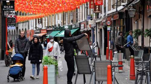 Η Βρετανία χαλαρώνει τα μέτρα: Ανοίγουν εστίαση έξω, λιανεμπόριο και γυμναστήρια - Η επιτυχία των εμβολιασμών