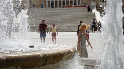 Έρχεται μεταβολή του καιρού: Καύσωνας σήμερα με 40άρια, καταιγίδες και πτώση της θερμοκρασίας την Κυριακή