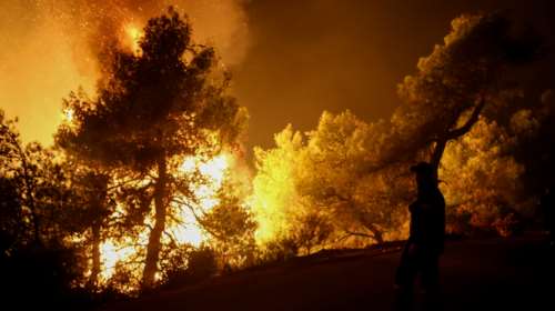 Φωτιά στο Ρέθυμνο: Ολονύχτια μάχη για τέταρτο 24ωρο με τις αναζωπυρώσεις και τους ισχυρούς ανέμους