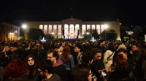 Συναυλία διαμαρτυρίας από φοιτητικούς συλλόγους για τα μη κρατικά πανεπιστήμια - Κλειστή η Πανεπιστημίου [εικόνες]