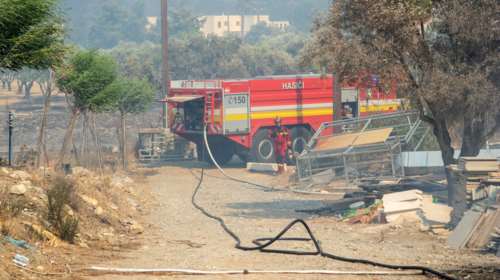 Πύρινος εφιάλτης στη Ρόδο: Εκκενώνονται Λαχανιά και Πλημμύρι - Μηνύματα 112 και στην Κέρκυρα λόγω αναζωπυρώσεων