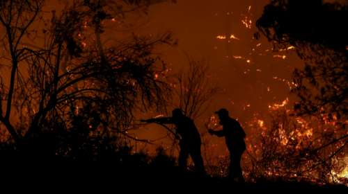 Ολονύκτια μάχη με τη φωτιά στην Εύβοια: Νέο μέτωπο έξω από τον Κρεμαστό - Τραυματίστηκε πυροσβέστης