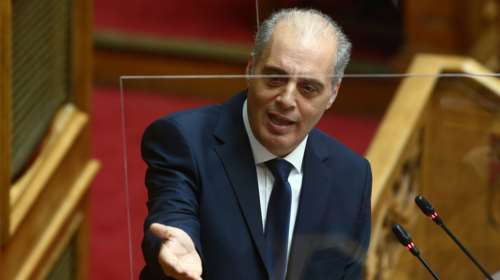 Ο Βελόπουλος ζητάει να δοθεί η ελληνική ιθαγένεια στα τέκνα του τέως βασιλέα Κωνσταντίνου