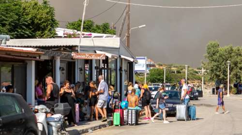 Ρόδος: Η μεγαλύτερη επιχείρηση εκκένωσης σε φωτιά που έγινε ποτέ στη χώρα - Φυγαδεύτηκαν 19.000 άτομα