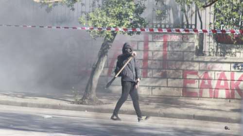 Πώς ένας &quot;εγκαυματίας&quot; από μολότοφ οδηγεί σε συλλήψεις 4 υπόπτων για τρομοκρατία