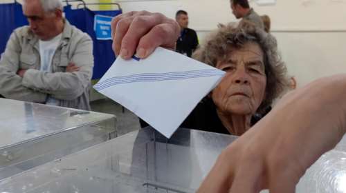 MRB: Διπλάσιο ποσοστό της ΝΔ από τον ΣΥΡΙΖΑ, τρίτο το ΠΑΣΟΚ -  Οι νικητές και ηττημένοι της πρότασης μομφής για τα Τέμπη