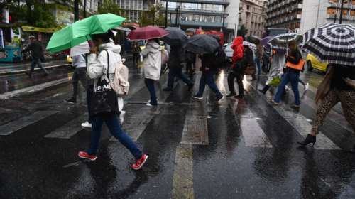 Βροχές, καταιγίδες, χιόνια και την Κυριακή - Τι καιρό θα κάνει την Καθαρά Δευτέρα