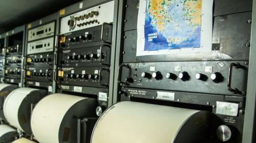 Συνεδρίασε η Επιτροπή Εκτίμησης Σεισμικού Κινδύνου για τους σεισμούς σε Σαντορίνη και Ανάφη - Ανησυχία για το μπαράζ δονήσεων