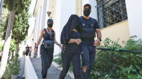 Επίθεση με βιτριόλι: Αυτός είναι ο βασικός ύποπτος για συνεργός της 34χρονης - Στο στόχαστρο της ΕΛΑΣ 40χρονος [Βίντεο]