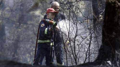 Σε ύφεση η πυρκαγιά σε χορτολιβαδική έκταση στην Κίμωλο