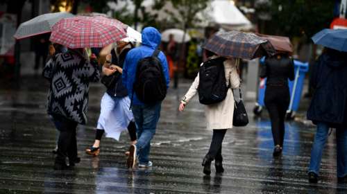 Meteo: Χαλάει ο καιρός την Παρασκευή με βροχές, καταιγίδες και ισχυρούς νοτιάδες - Πού θα είναι έντονα τα φαινόμενα