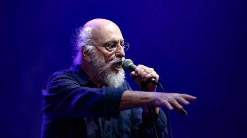"Ας κρατήσουν οι χοροί": Η ιστορία του τραγουδιού του Σαββόπουλου που ένωσε όλους τους Ελληνες