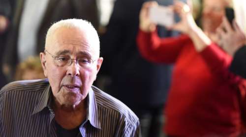 Ζουράρις: "Εξωφρενικό να συμψηφίζεται η ψήφος μου με έναν άγουρο 17χρονο", αλλά αυτά έχει η Δημοκρατία