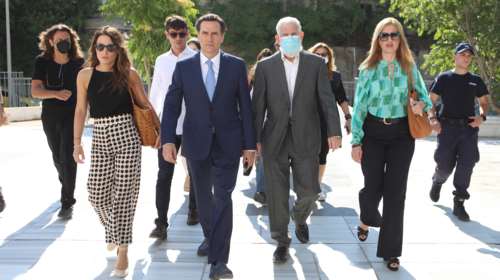 Δίκη Φιλιππίδη: Δεν μου έκανε σεξουαλική επίθεση, λέει συνεργάτιδά του - Με απέλυσαν επειδή είμαι μάρτυρας υπεράσπισης