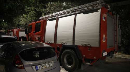 Συναγερμός στην Πυροσβεστική - Φωτιά σε εγκαταλελειμμένο κτίριο στην Κουμουνδούρου