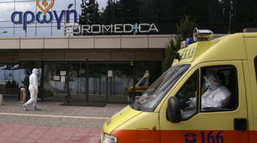 Θεσσαλονίκη: Ξεκίνησε η μεταφορά ασθενών με κορονοϊό από δημόσια νοσοκομεία στην κλινική που επιτάχτηκε [εικόνες]