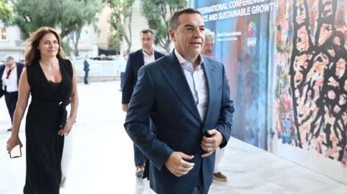 Ο Τσίπρας καλεί τις προοδευτικές δυνάμεις να πουν &quot;όχι&quot; σε &quot;άγονους εμφύλιους&quot; και να πάνε &quot;μαζί&quot;